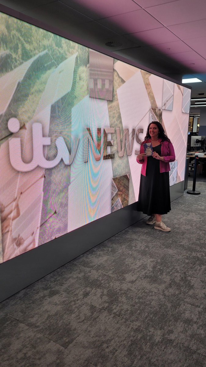 bettanyhughes's tweet image. #ThereWasARomanInYourGarden #ancient #Roman #history #archaeology making @itvnews @itvlondon - enjoy the new #book with the kids! 🎉 #bestseller 🎉 #happy #weekend X