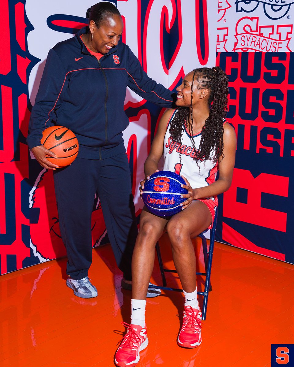 CuseWBB's tweet image. She committed to 'Cuse sight-unseen so after practice yesterday we had a Uche photo shoot and everyone wanted to participate ☺️🥳🥰