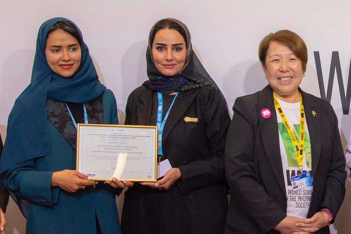 saudimomrah's tweet image. #عدسة_بلدي تحصد شهادة تميز من مجتمع القمة العالمية للمعلومات #WSIS2025
وهو أول مشروع حكومي من نوعه، يُتيح رصد التشوّه البصري باستخدام الذكاء الاصطناعي، لتحسين المشهد الحضري وتعزيز جودة الحياة، وبناء مدن مستدامة.

إنجاز يعكس ريادة المملكة الرقمية عالميًا 🇸🇦