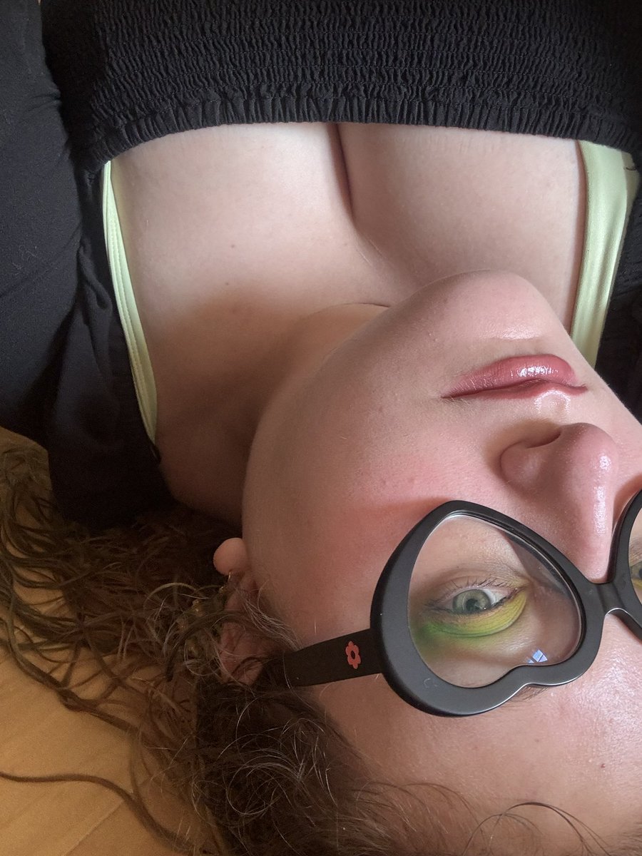 goodnightlink's tweet photo. hiiii i'm link!!! i'm a queer artist, writer, and professional yapper 🗣️ i'm very rt heavy and love to hear (see?) myself talk to be prepared for lots of posts. i love loona, yaoi, horror, and makeup. be prepared to potentially see nsfw or horror on here! fub free 💝 https://t.co/bS4NXWuC3q
