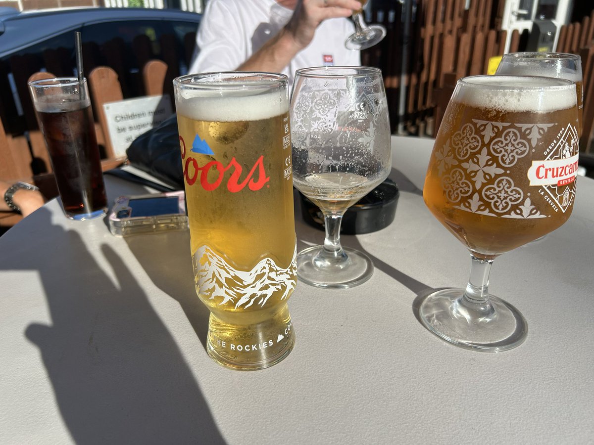 yuan_pablo321's tweet image. If your not in a beer garden..go an have a look in the mirror..give yourself a slap..walk out the door jump in a cab and get yourself down there…@VinnieSull1van @Britains___Pubs @ChelseaDan5