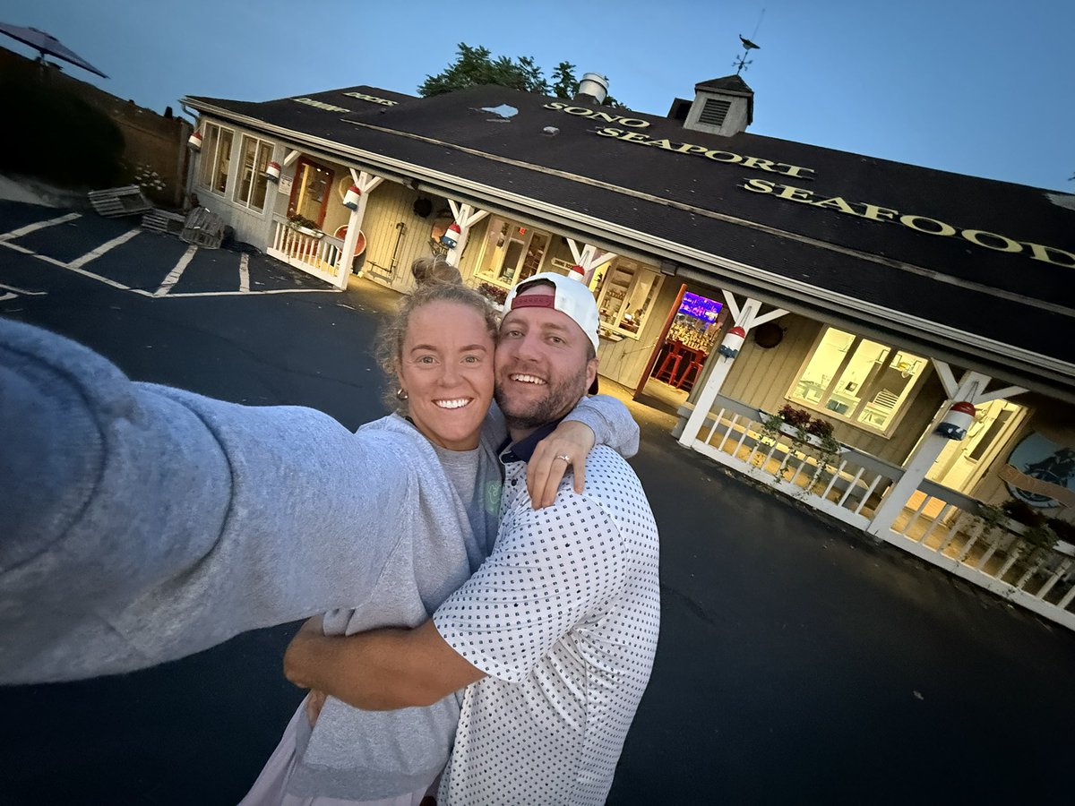 📍 Norwalk, CT
SONO Seaport Seafood 🦞 
Legs #expand