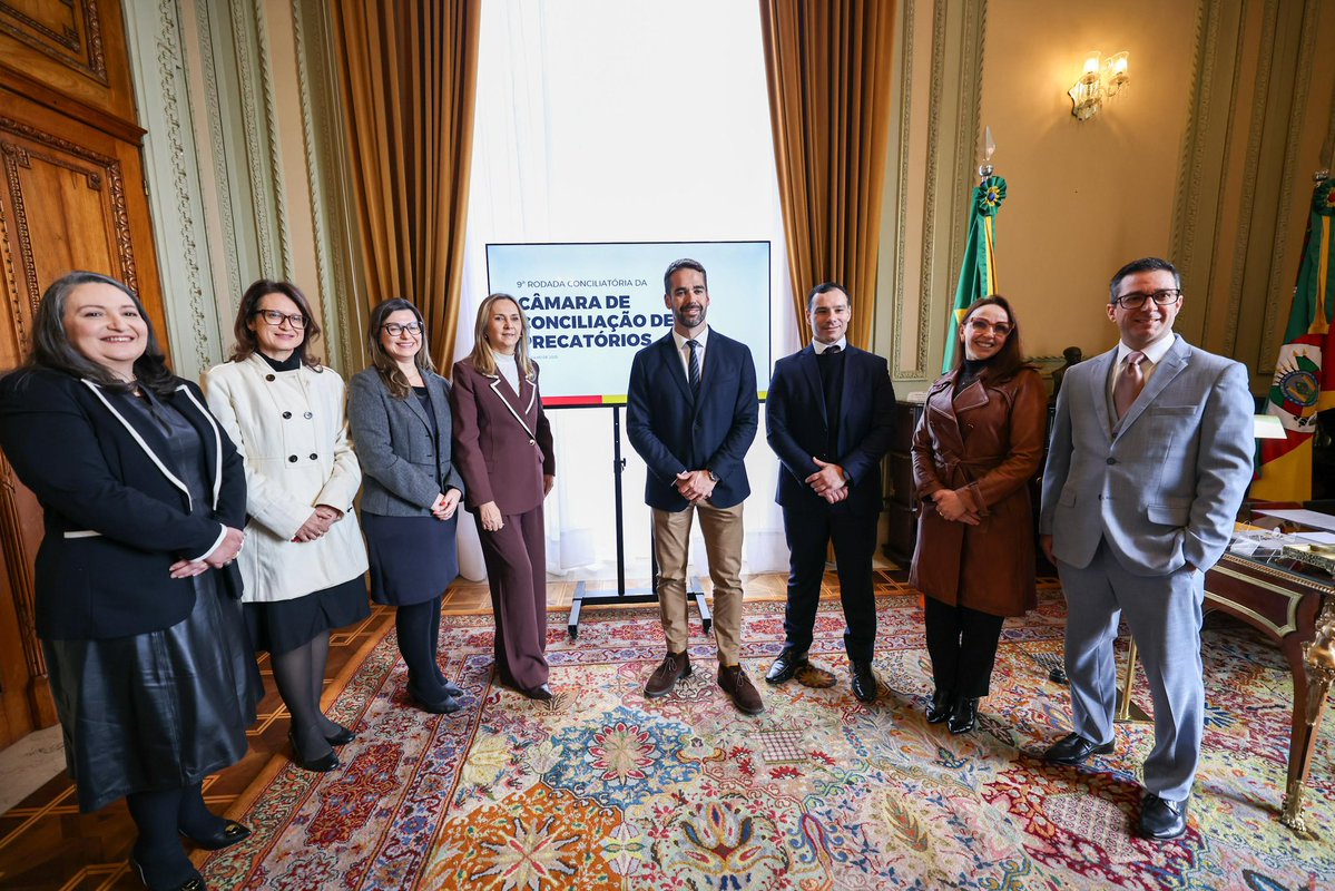 EduardoLeite_'s tweet image. A maior rodada de conciliação de precatórios da história do Rio Grande do Sul foi lançada hoje!
São mais de R$ 3,3 bilhões colocados à disposição para quitar dívidas de milhares de credores, muitos dos quais aguardam há anos por esse pagamento. Estamos falando de cidadãos,…