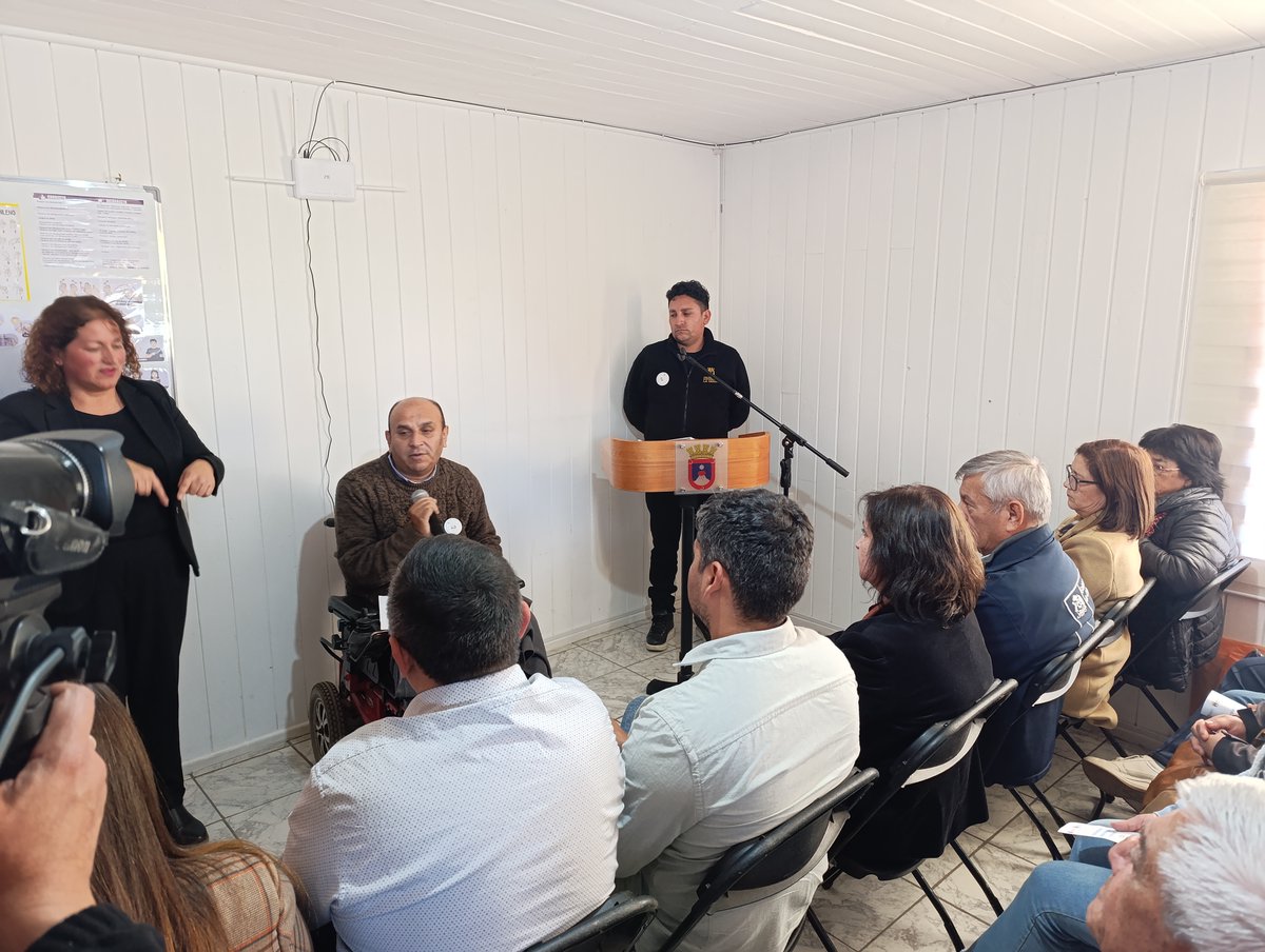 ✅A la inauguración de la sala de rehabilitación infantil asistió Delegado Luis Soto Pérez, junto con el alcalde de <a href="/laliguacl/">Municipalidad de La Ligua</a>, la directora regional de <a href="/senadis_gob/">Senadis Chile</a> y concejales, dicha sala permitirá realizar prestaciones de salud con el fin de promover la inclusión social, 1/2
