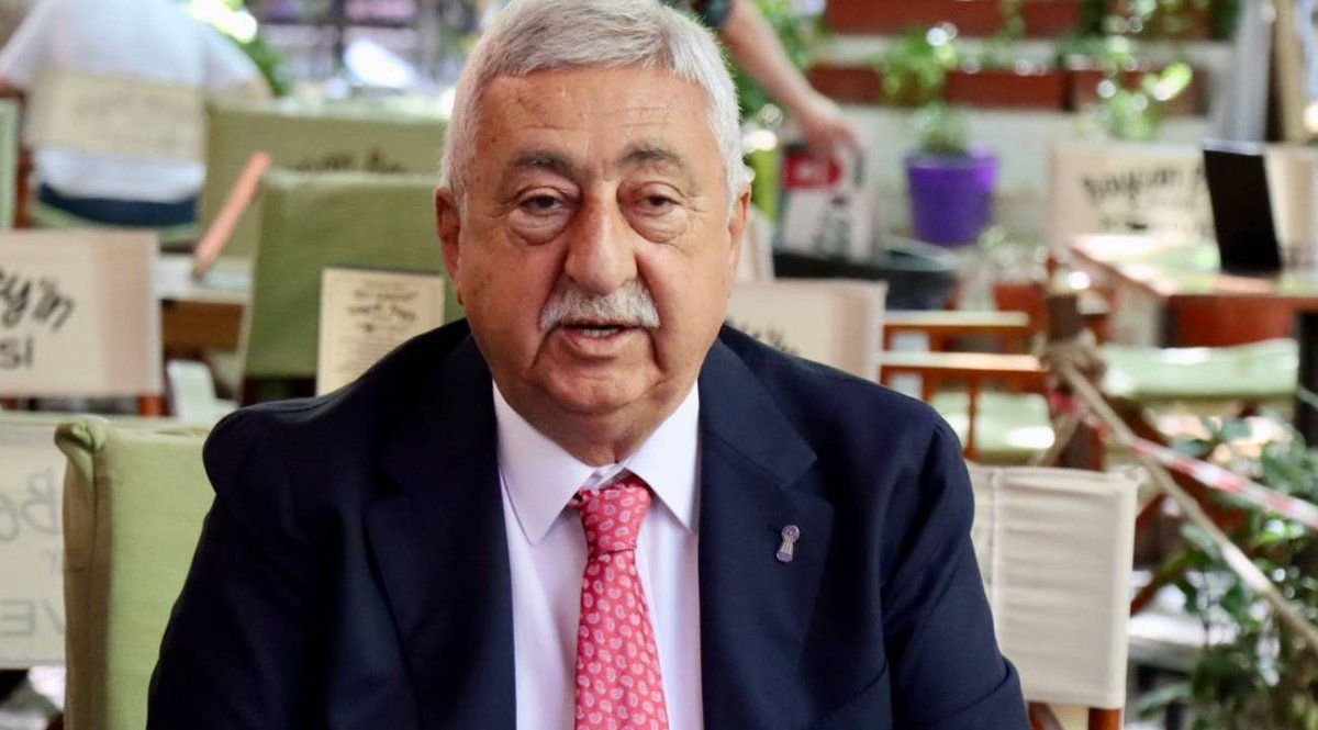 Türkiye Esnaf ve Sanatkarları Konfederasyonu (TESK) Genel Başkanı Bendevi Palandöken, "Biz, ekmek parası kazanmaya mücadele ettiğimiz yerde devletin üzerimizdeki yükleri paylaşmasını istiyoruz." dedi.