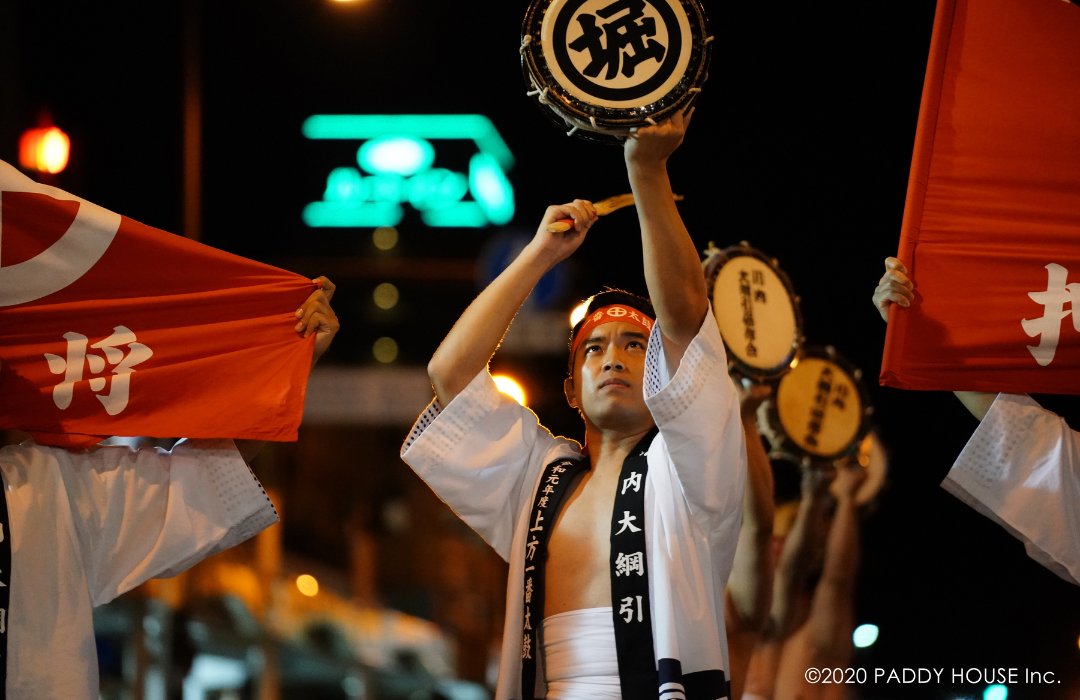 🔦JFF THEATER SPOTLIGHT🔦

📢This week's film: Love and the Grand Tug-of-war

👘Takeshi wants to be lead drummer for the Sendai Grand Tug of War, a 400-year tradition involving more than 3,000 people. His father, who was a lead drummer in the past, disapproves, not thinking he