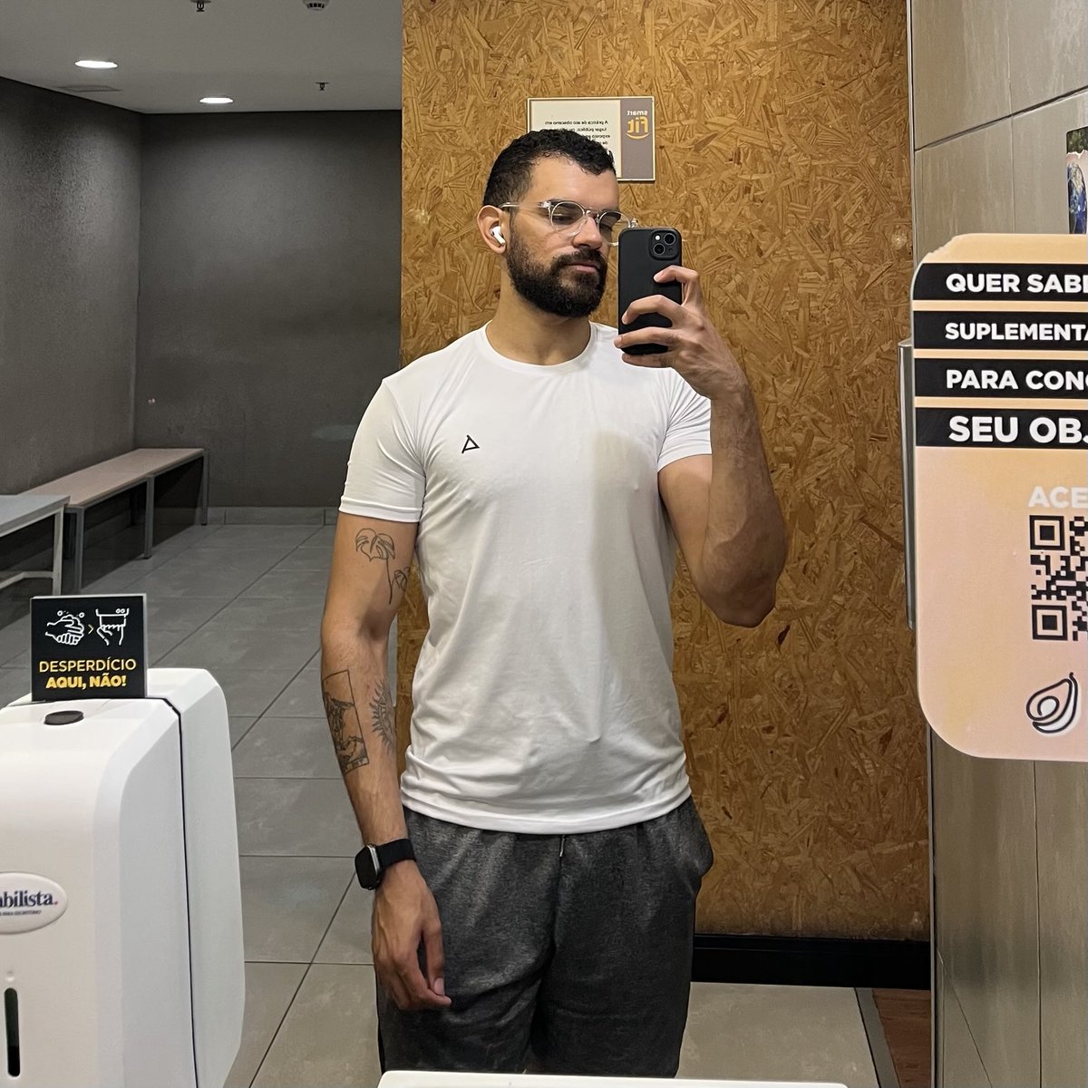 Não, mas essas camisas de compressão que me fazem sentir 200% mais gostoso 😮‍💨