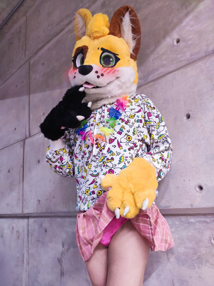 Look! I got a new item, it doesn't give the best stats but it looks cute u///u 

Happy #FursuitFriday 💖