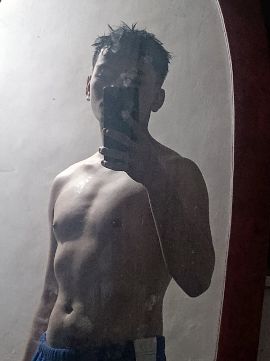 Kifutsune's tweet photo. 運動してバレーボールをしています。  今は72kgです。  昔の体が恋しいです。 https://t.co/6irDinhdiQ