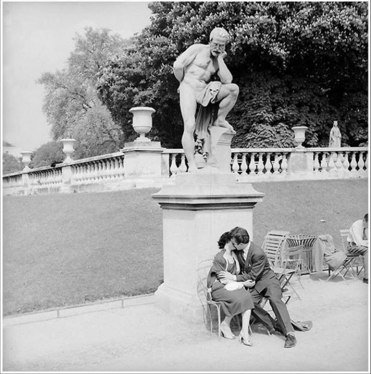 Love…

📸 René Maltête