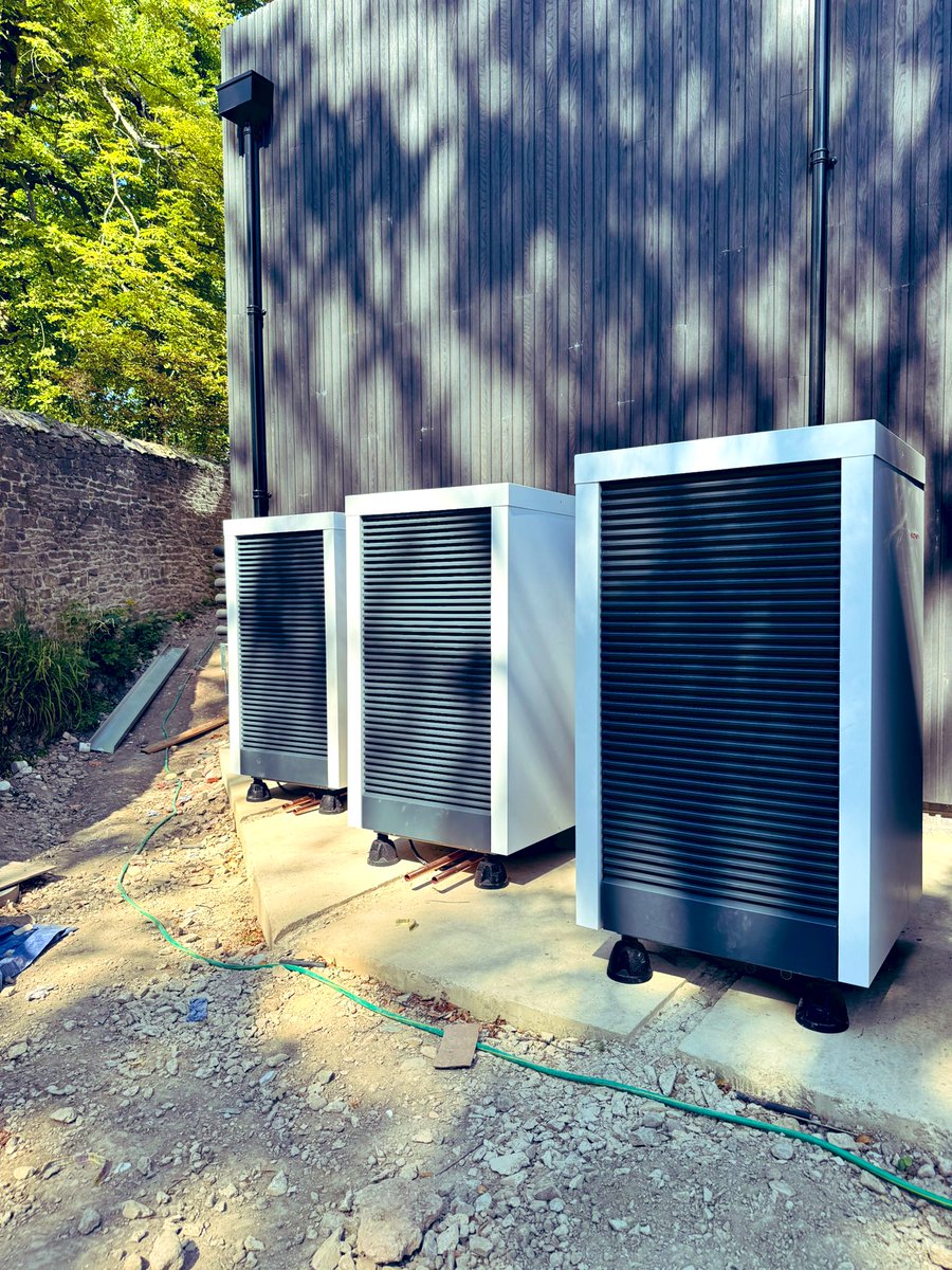 Damon_BPHR's tweet image. A little update on a job I’m on currently.

3x Heliotherms delivery heat to a house and a pool.

Learning everyday on this one.