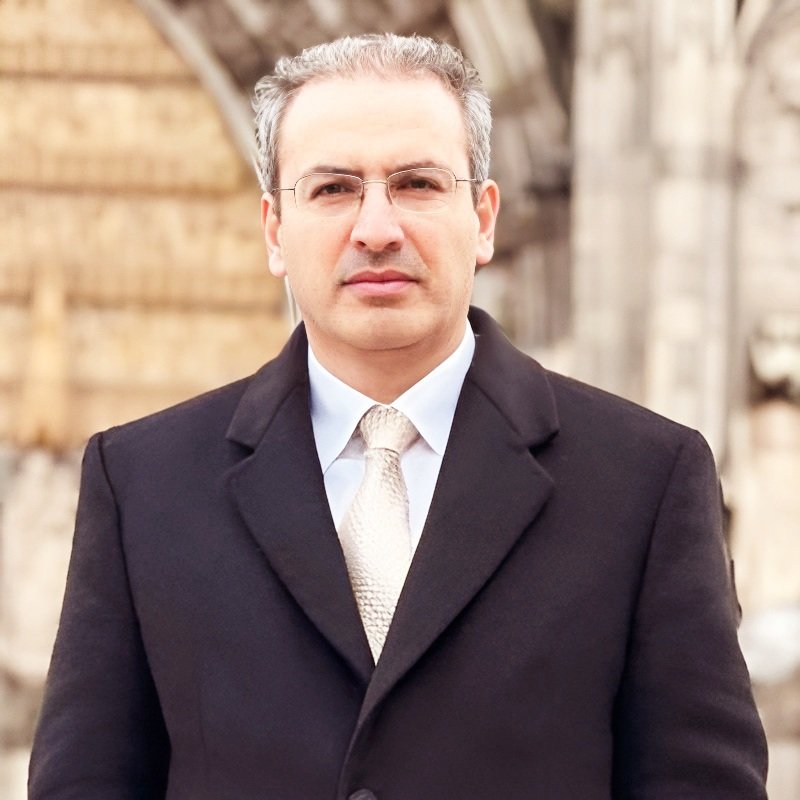 میرحسین موسوی خواهان همه‌پرسی شده!
جناب #حجت_کلاشی پیش‌تر پاسخ این رفراندوم‌طلبانِ جمهوری‌خواه را داده؛ بخوانید و لذت ببرید.

آن دوستانی که فرم جمهوری می‌خواهند و می‌گویند ما می‌رویم رفراندوم برگزار می‌کنیم، من هرچه تصور می‌کنم فکر می‌کنم شوخی می‌کنند. چرا؟ 
۱/۱۷
#رشتو