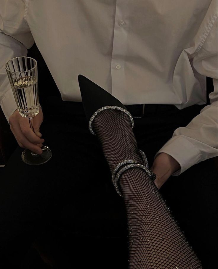 nightjunhui's tweet photo. ㅡ Down to you. 

; wonwoo x oc 🔞 oneshot. https://t.co/A1SCCh633w