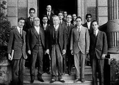 En 1921, un mes después de tomar posesión como presidente, Álvaro Obregón nombró a Arturo M. Elias, medio hermano de Plutarco Elías Calles, como cónsul general en Nueva Orleans, diplomático desde tiempos de Díaz, cuando fue cónsul en Tucson. 

Obregón estaba convencido qué los