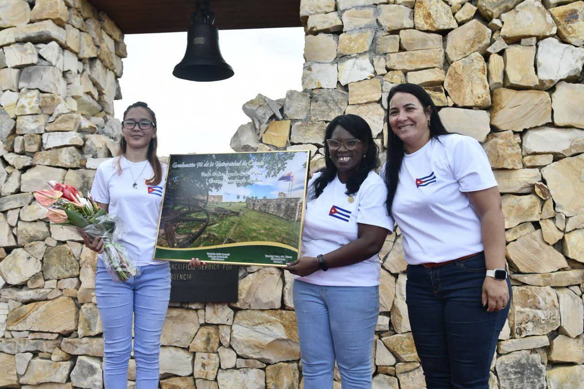 BeatrizJUrrutia's tweet photo. Muchas felicidades a los nuevos profesionales y al claustro de @UOCuba. Cada promoción confirma la valía de nuestra casa de altos estudios. La Universidad de Oriente es orgullo de #SantiagoDeCuba. 

#LaLuchaNoHaCesado https://t.co/xBOep5yC1x