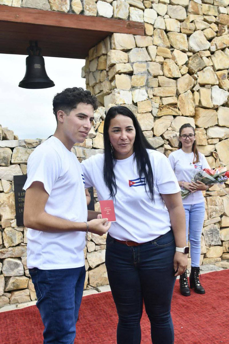 BeatrizJUrrutia's tweet photo. Muchas felicidades a los nuevos profesionales y al claustro de @UOCuba. Cada promoción confirma la valía de nuestra casa de altos estudios. La Universidad de Oriente es orgullo de #SantiagoDeCuba. 

#LaLuchaNoHaCesado https://t.co/xBOep5yC1x