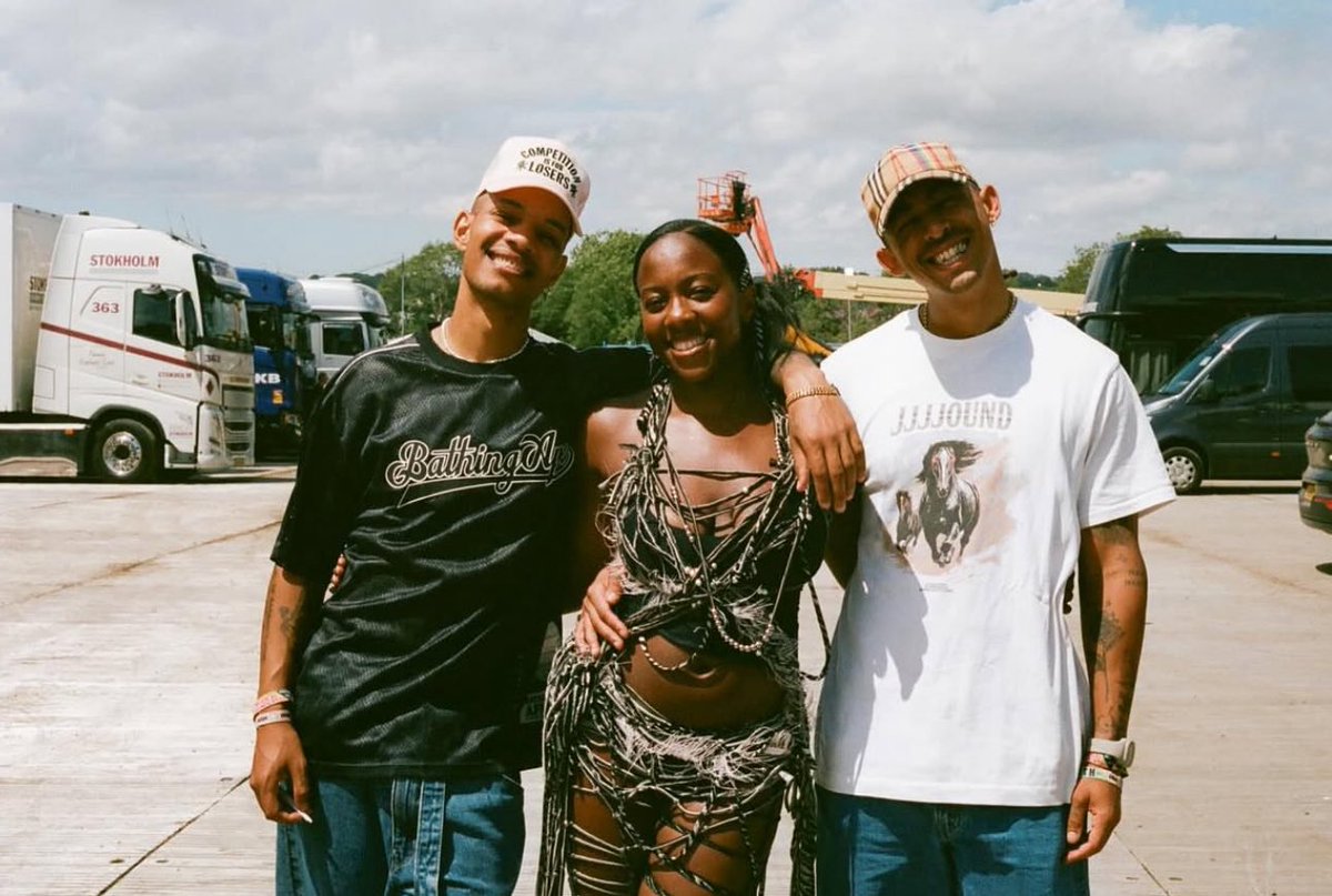 🌟| Rachel Chinouriri with Rizzle Kicks.