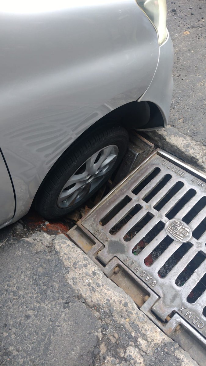 GolondrinasCol's tweet photo. #UltimoMinuto I Una víctima más de la alcantarilla de Av Lomas de Capula y Golondrinas Acertada, en la Colonia Golondrinas.

Urge sea reparada @AlcaldiaAO y/o @GobCDMX https://t.co/ouZooRxk4I