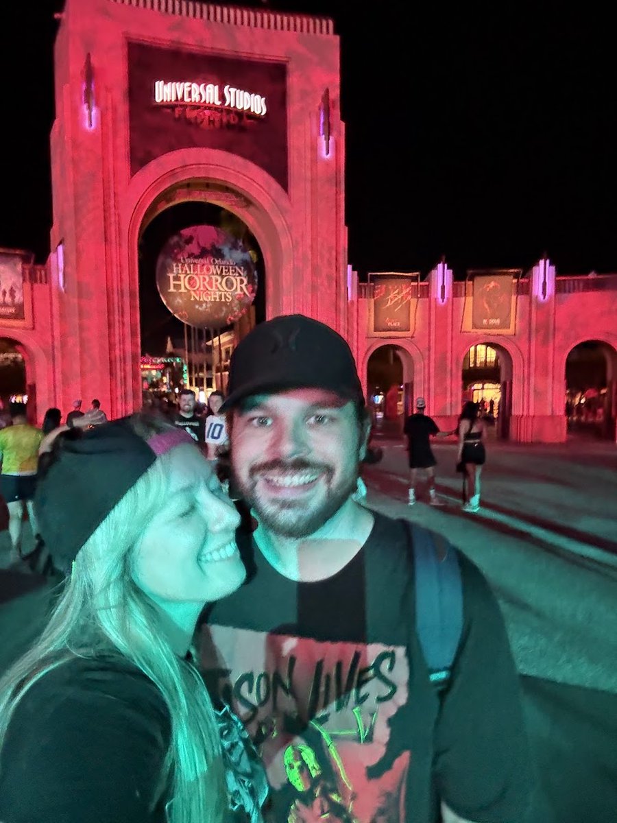 🎃 why yes, I do! 

from the first moments of the first ever premium scream night, to the last night of HHN 33 - Nov 3, 2024 - walking out at the end of the night!