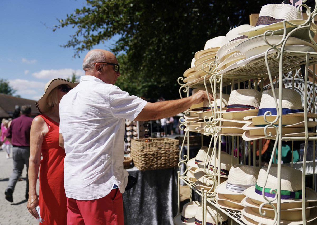 jjgiddens's tweet image. Another hot day as racegoers enjoy Festival Friday of the Debenhams July Festival 2025 at Newmarket Racecourse