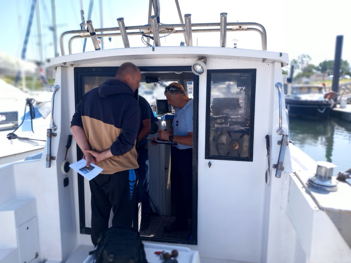 Prefet76's tweet photo. ⛱ Vacances, j'oublie tout... sauf la sécurité! #SeineMaritime

En ce début de saison estivale, le préfet s'est rendu au Tréport afin de présenter les dispositifs de sécurité déployés sur la côte, mais aussi sur l'ensemble du département. 

Une mobilisation des services de l’État qui vise à garantir aux Seinomarins et aux visiteurs les meilleures conditions pour profiter d'un bel été. ⤵️