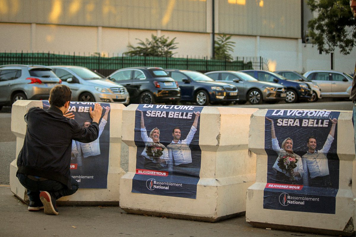 🔵 COLLAGE À PARIS

Mobilisation en face du gymnase Jean Bouin pour dénoncer son occupation illégale par des dizaines de clandestins. 

Nous nous battrons pour rendre Paris aux Parisiens, la victoire arrive et elle sera belle ! 🇫🇷