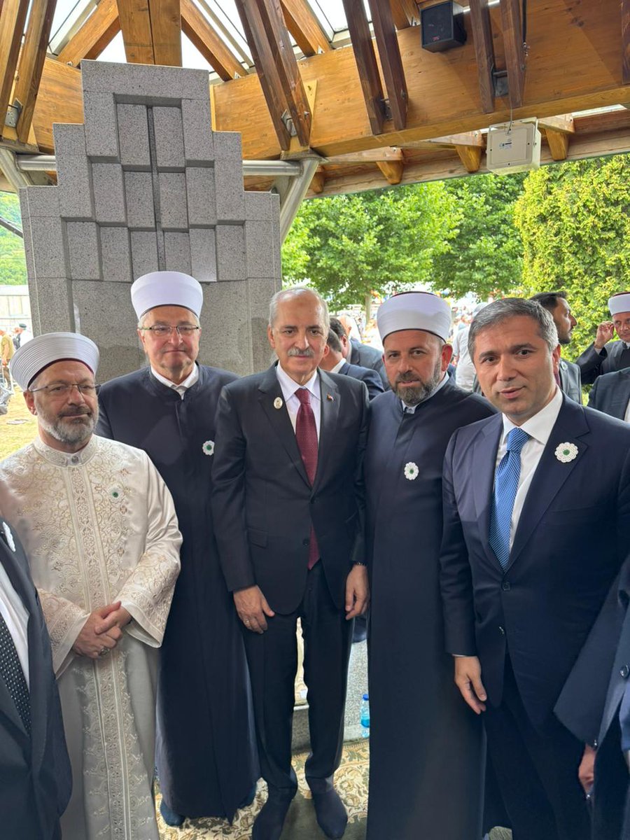 RifatFejzic's tweet image. 3️⃣0️⃣god od genocida u #Srebrenici i Međunarodni dan sjećanja na žrtve genocida. Komemoracija i dženaza.
Danas je mir našlo7️⃣od ukupno 8️⃣3️⃣7️⃣2️⃣žrtava #GENOCIDA.
Da tuga bude nada,
Da osveta bude pravda,
Da majčina suza bude molitva,
Da se više nikada i nikome ne ponovi Srebrenica