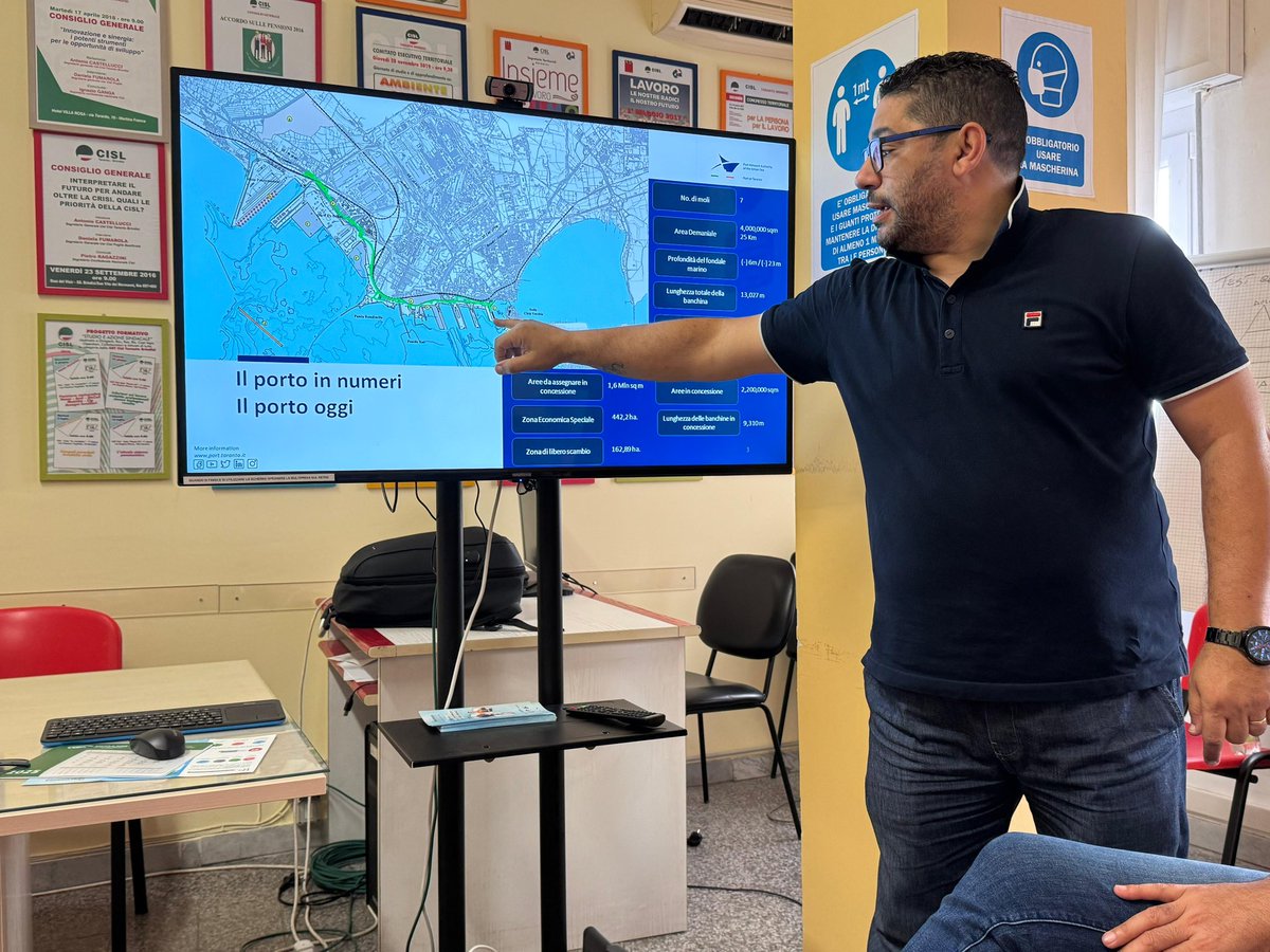 CislTaBr's tweet photo. 📌 Oggi, 11 luglio | Coordinamento Industria #UST #CISL #TarantoBrindisi

🛠️ Si è tenuto oggi, presso la sala Archivio della Sede CISL di Taranto, il #CoordinamentoIndustria della UST CISL #Taranto #Brindisi.

Abbiamo approfondito la vertenza ex #ILVA e il relativo #AccordoDiProgramma grazie al collega ingegnere #GianlucaSemitaio 👷🏻‍♂️della #FITCISL #Taranto che trasferito le sue conoscenze dell’area portuale 🛳️ alle colleghe e ai colleghi e grazie all’ingegnere #LuigiSeverini.

🔎 Un passaggio cruciale, perché l’Accordo di Programma📜 può rappresentare uno strumento decisivo per lo sviluppo e il rilancio del sito e per la tutela delle #lavoratrici e i #lavoratori. Sta a noi approfondire ogni aspetto, per non farci trovare impreparati e affrontare al meglio le sfide del #futuro.

#CISL #USTCISL
