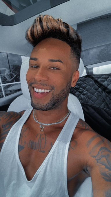 Watch your fave kuya 🇵🇭's leaked NSFW photo on TwXstars