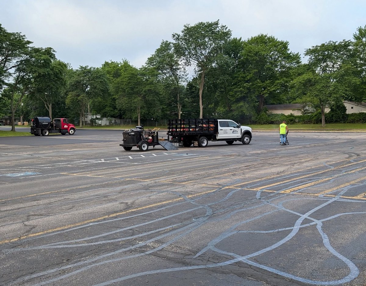 SMFSchools's tweet photo. Have you noticed the action at Kimpton Middle School this week? 🚧👷‍♂️ Crews have been hard at work improving the parking lot to make it safer, smoother, and more welcoming for students and families this fall. 🏫🎒🍎✏️

#StowStrong #KimptonPride #BacktoSchoolReady https://t.co/FrUt2X3zr5