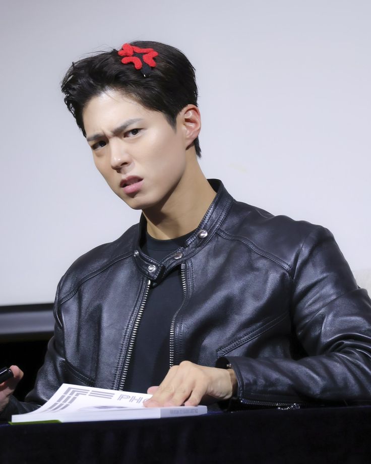 ProfsHillaryus's tweet image. Menemani @ProfsLiam yang sedang mengerjakan tugasnya sembari marah-marah.