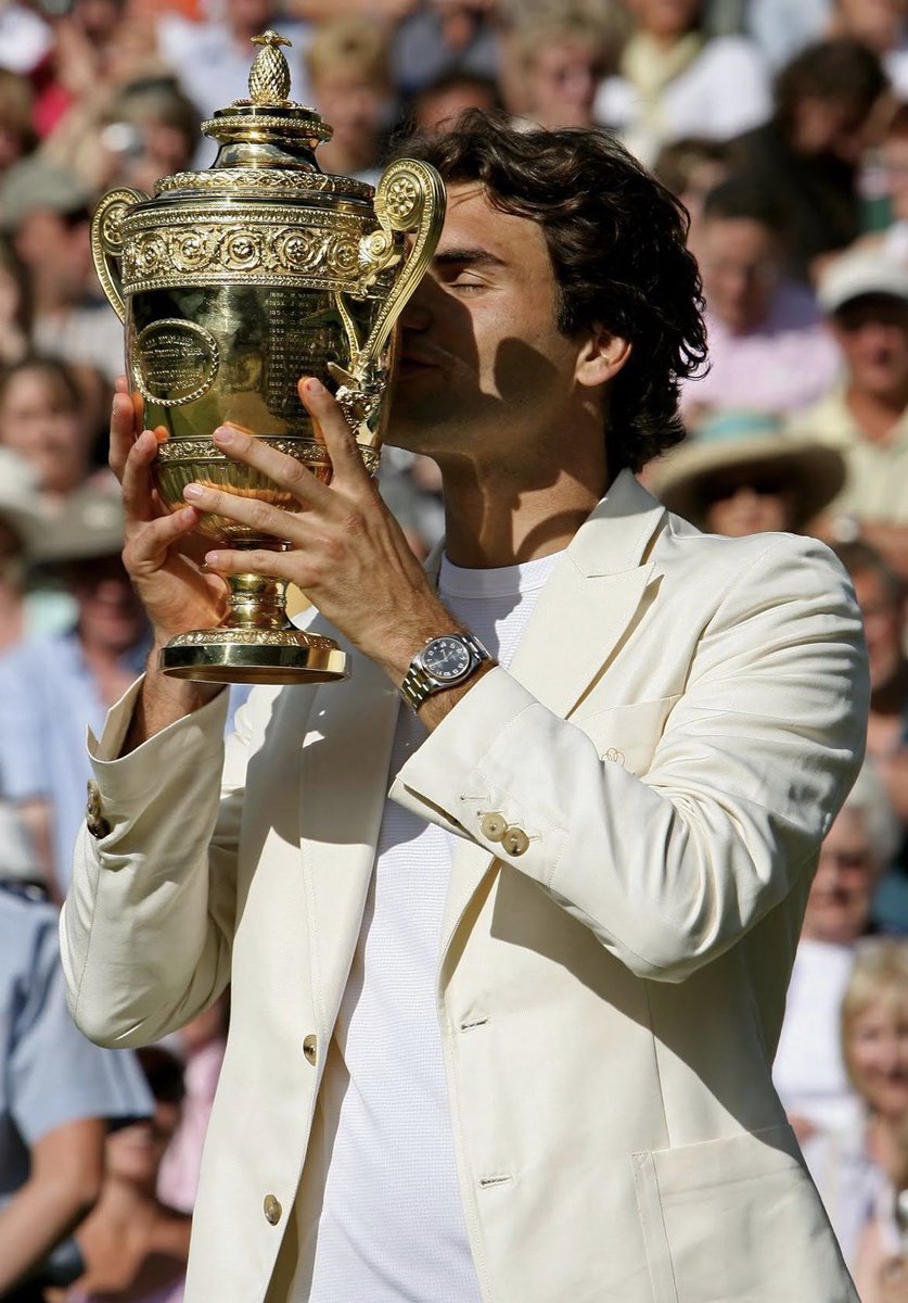 THE KING OF GRASS 🍃🌿 

- Most Gentlemen's 
    Wimbledon Titles - x8
- Most Wimbledon Finals - x12 
- Most Consecutive Finals - x7
- Most Consecutive wins -x41 
- Only player to win Wimbledon both Juniors and Seniors ♥️

#RogerFederer #Wimbledon