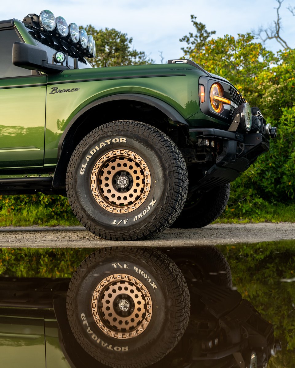 offroadium's tweet image. Building the perfect Bronco isn't about having the most expensive parts - it's about taste. This Big Bend proves that thoughtful modifications beat flashy overkill every time.
offroadium.com/the-perfect-4-…

#fordbronco #Ford