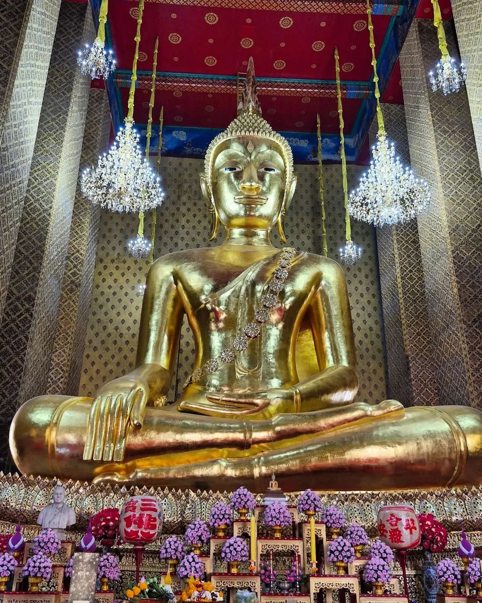 Thorada's tweet photo. Our beautiful walk through Chinatown and up by the river to Wat Kalayanamit and back through Khlong San. 😎🙏 #BangkokWalks #RainySeason #ChinatownToRiver #ChaoPhraya #UrbanExploration #Watkalayanamit https://t.co/2dKFjTcPJv