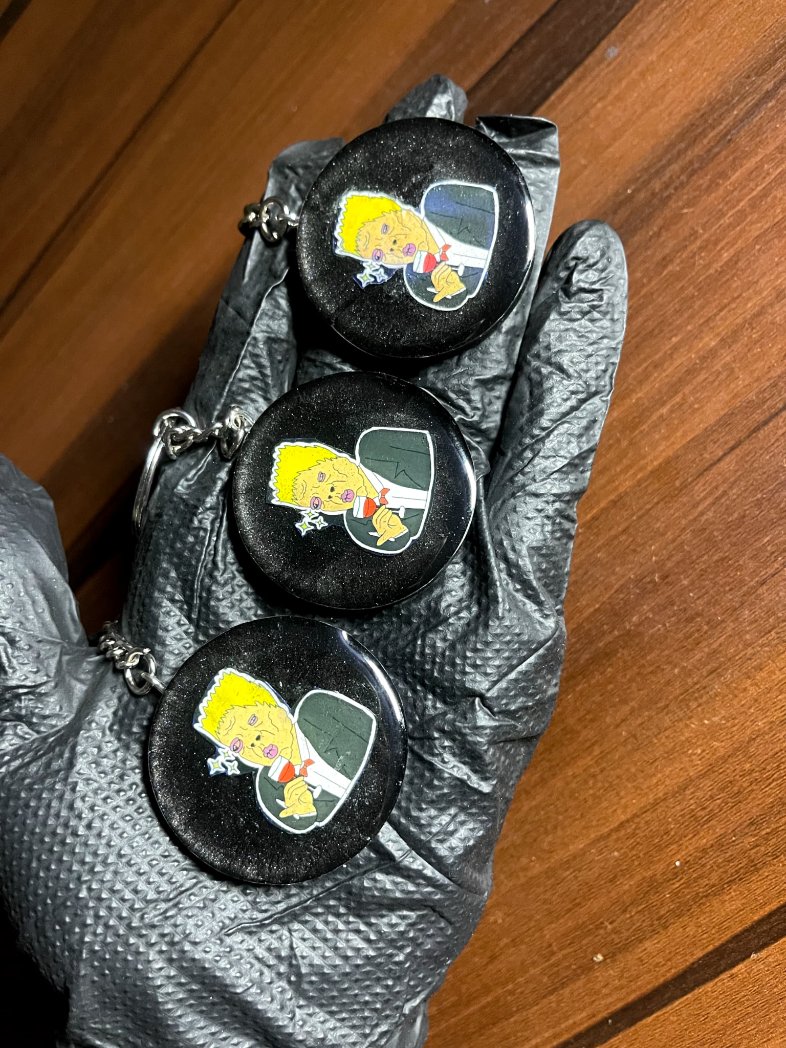 nmedia_pr's tweet photo. @Fuglysart is coming to take the NFT ecosystem by storm
And many aren't ready
Don't be missing out on the very first collection on @GravityChain 

I made a resin art key holder 
If you would  like to get a @Fuglysart  customized resin art key holder leave a comment https://t.co/m4shNv1ZC7