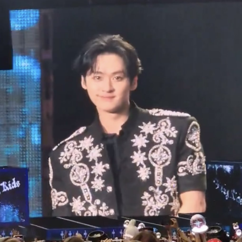 hyunsungdaisies's tweet photo. boy you are so https://t.co/Z8bBFHe4XL