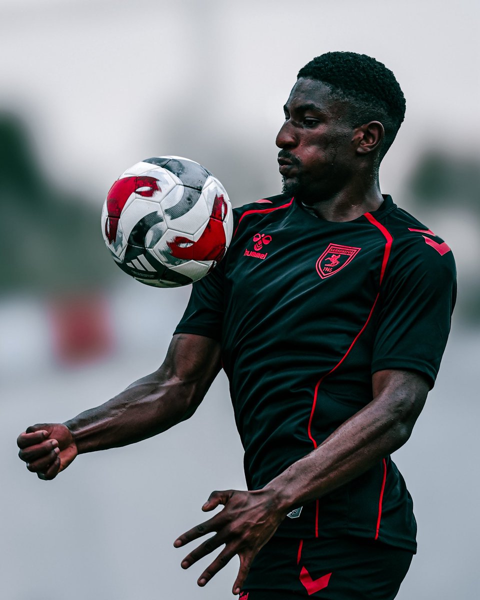 Samsunspor'umuzun yeni transferi Joe Mendes takımla ilk antrenmanına bugün çıktı.