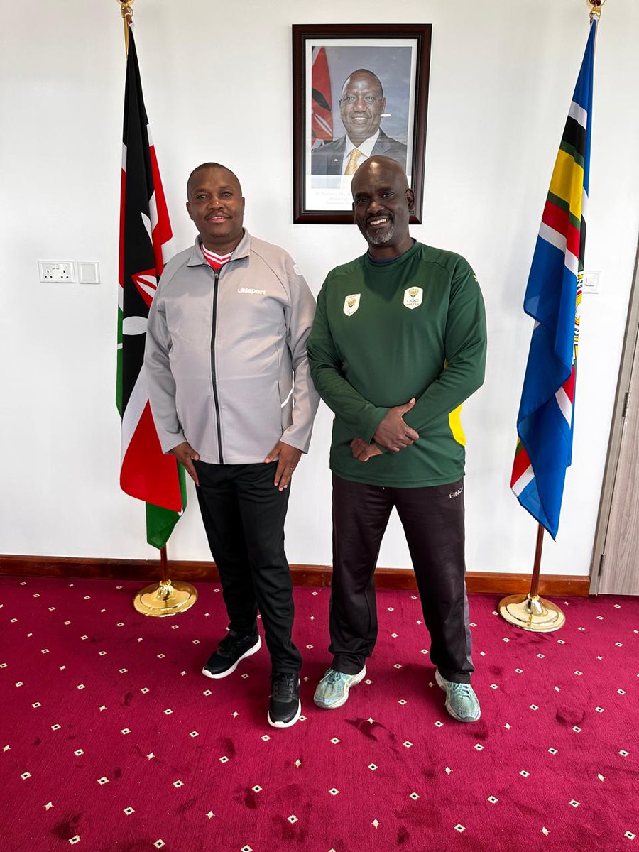 WALKING FOOTBALL: PLATFORM FOR PROMOTING COMMUNITY PEACE &amp; COHESION
facebook.com/profile.php?id…
Sports is an apolitical and a universal language. A powerful tool to build peace &amp; cohesion across age, gender, creed and even social status!