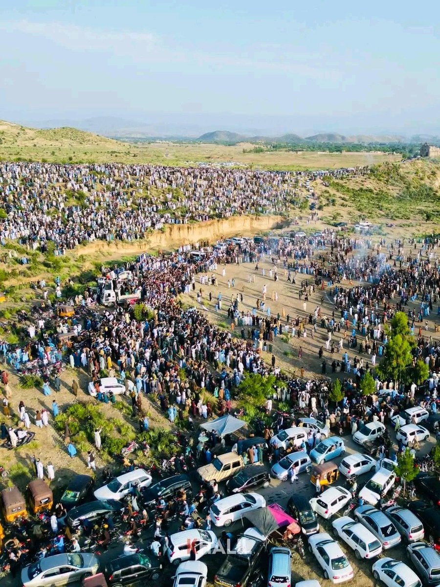 يقولون إن أفغانستان حزينة تحت حكم طالبان

😂😂

مباراة الكريكيت في خوست 📸