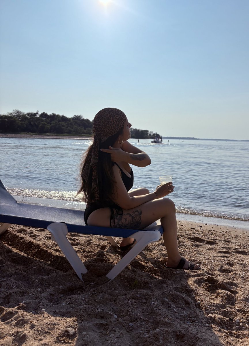 lindsbtw's tweet image. leave me here ☀️