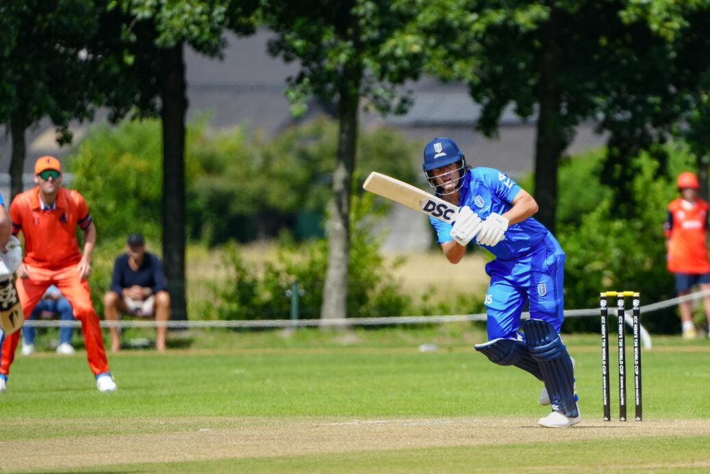 An absolute nerve-shredding finish for Italy as the net run rate scenarios which kept Jersey in the mix. 

Dutch deserve massive credit for the way they went about the chase. Italian spinners ice-cool. 

Report: bbc.co.uk/sport/cricket/…