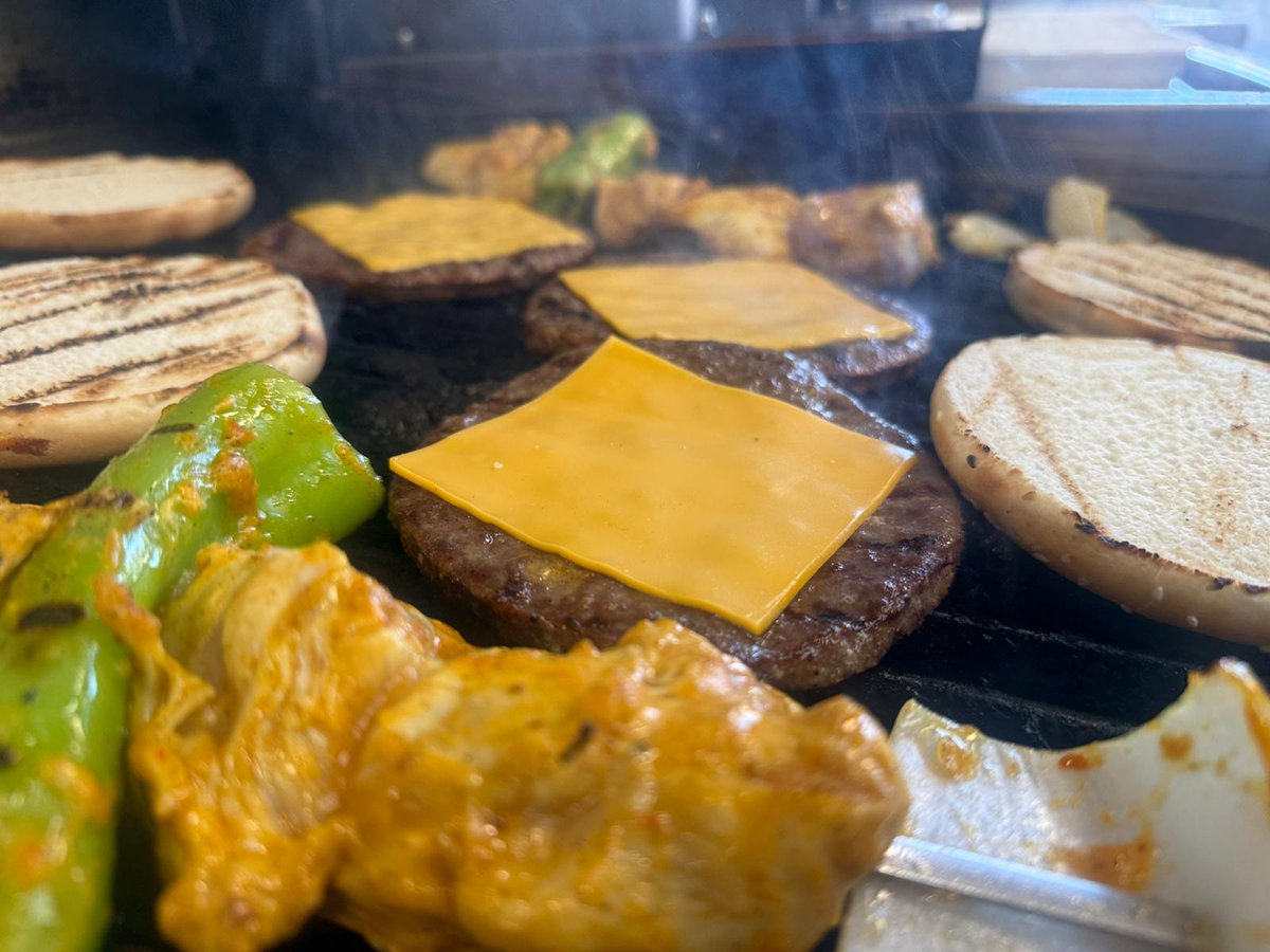 mrkebabmargate's tweet image. 👀 Smell that? No? Just us?

🔥 If you’re staring at this and tasting the smoke… you're hungry.

Don’t fight it. Order your fix now 👉
 Mr Kebab Margate – halal, smokey, generous, and served with love.

📍Cliftonville, Thanet

#MrKebabMargate #Halal #ThanetEats #SmokeyCravings
