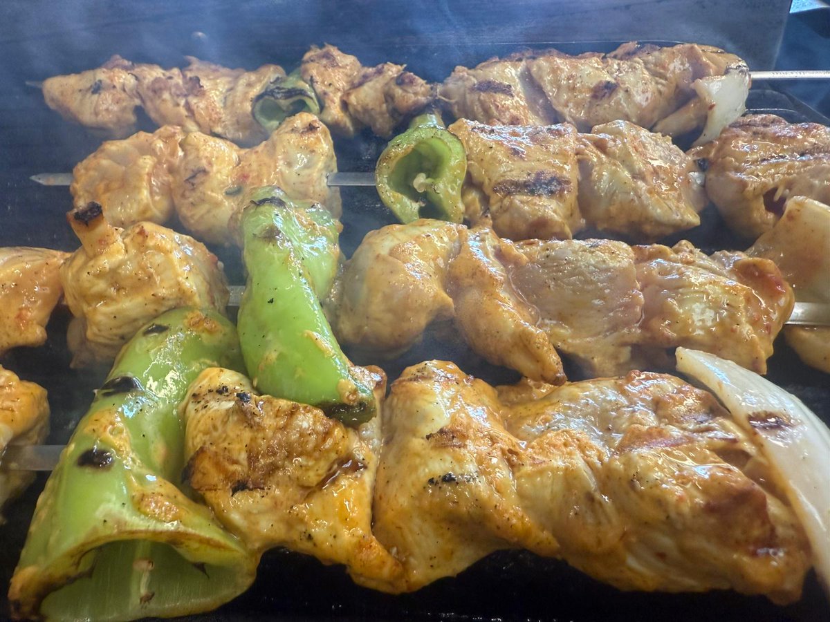 mrkebabmargate's tweet image. 👀 Smell that? No? Just us?

🔥 If you’re staring at this and tasting the smoke… you're hungry.

Don’t fight it. Order your fix now 👉
 Mr Kebab Margate – halal, smokey, generous, and served with love.

📍Cliftonville, Thanet

#MrKebabMargate #Halal #ThanetEats #SmokeyCravings