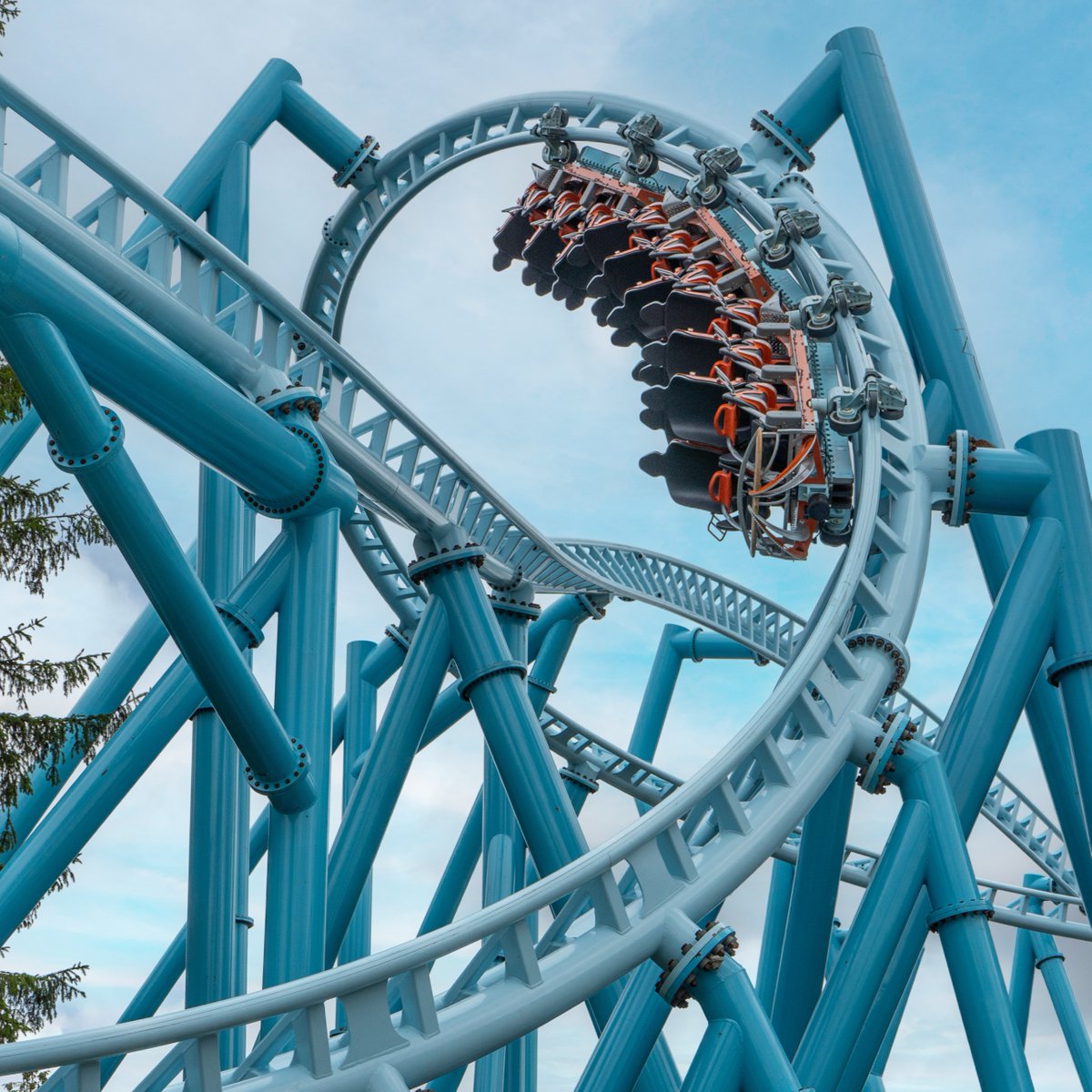 🌄 Hey Passholders, want to start your day with a little adrenaline? AlpenFury early ride time kicks off Sunday, July 13 from 9–10 a.m.!

Get ready to twist through nine inversions, all before the park officially opens! See all our Early Ride Times 👉 bit.ly/3M4WLmA