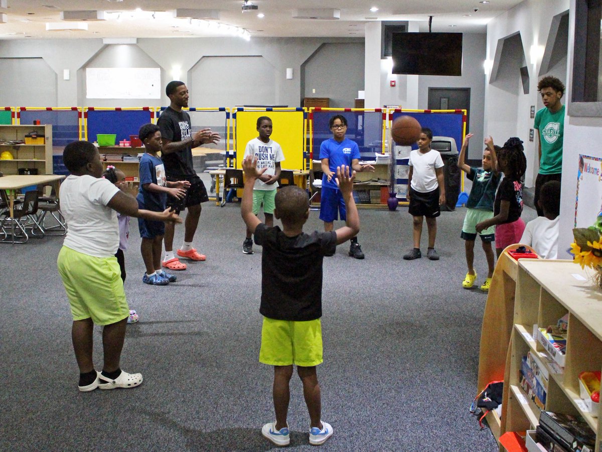 TheMindTrust's tweet image. This week we caught up with the ISLL site at Charity Cares Early Academy during enrichment time. Students were busy germinating seeds, practicing basketball passes, learning karate basics, making pizzas, and more. Thank you, Charity Cares staff, for having us out for a visit!