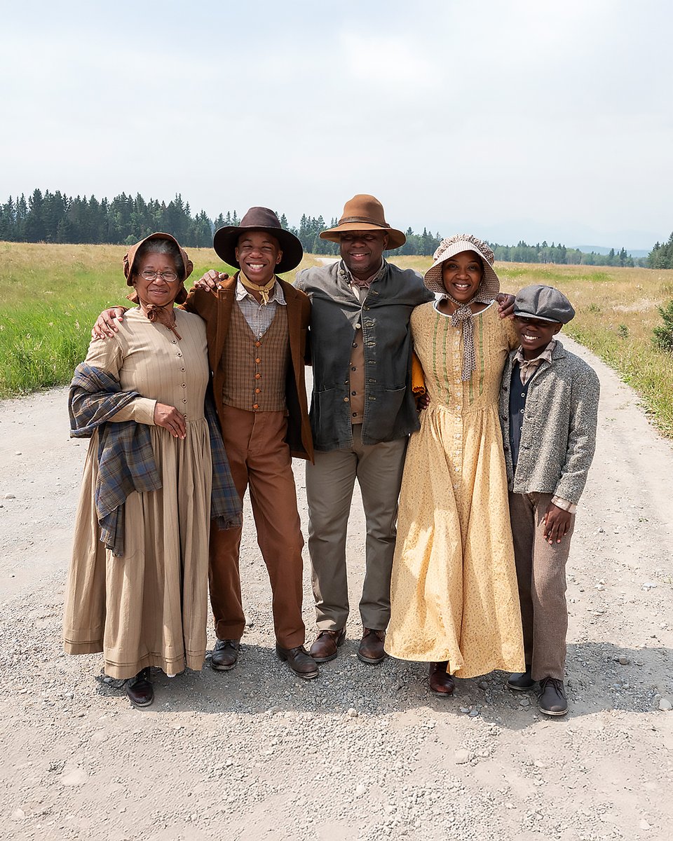 magnolianetwork's tweet image. Not a single phone in sight. Just three families living in the moment.
The season premiere of #BackToTheFrontier is streaming now on @HBOMax and #MagnoliaNetwork.