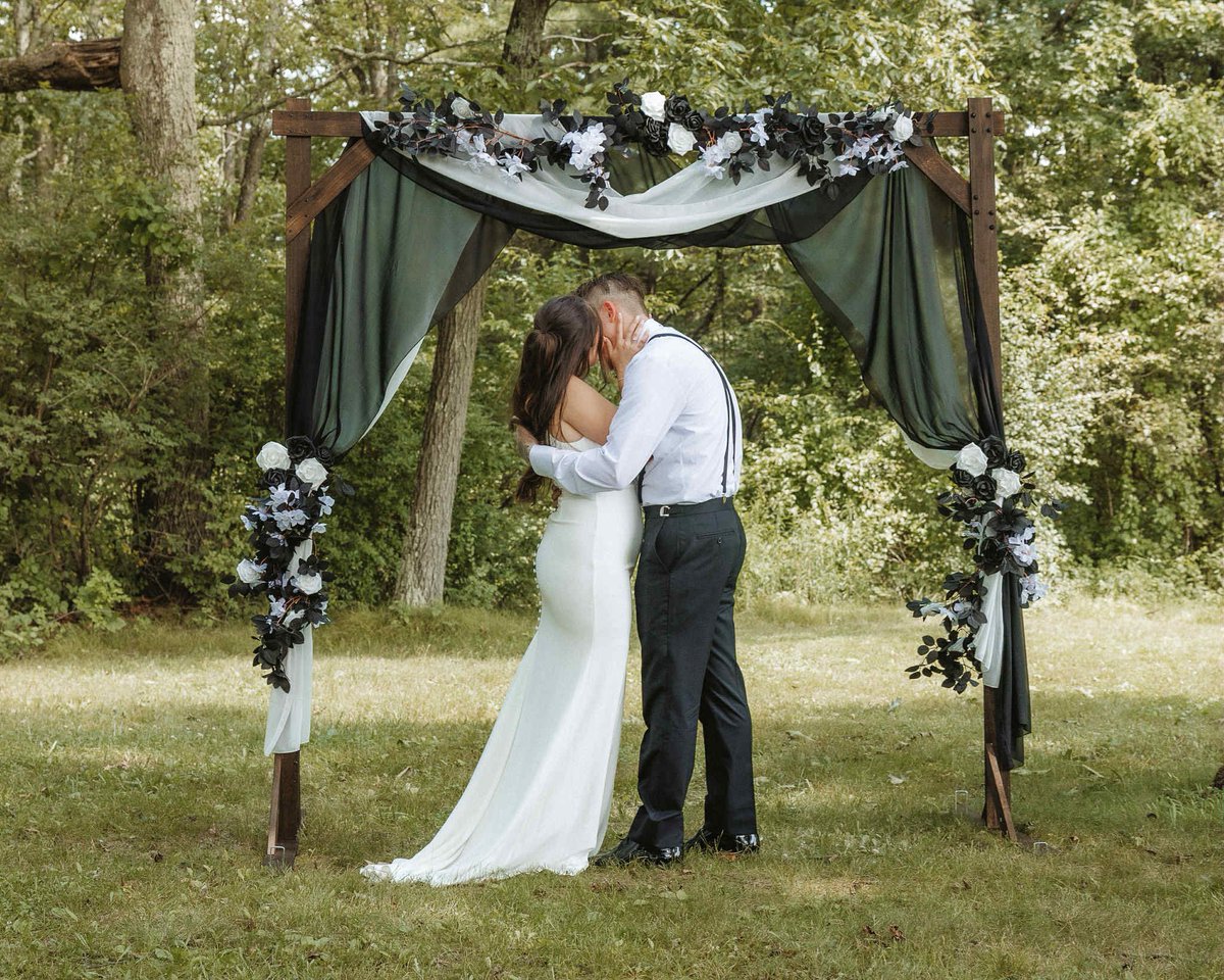 ccongdon_'s tweet photo. oh yea, we got ✨married✨ https://t.co/2BMSrxNuvv