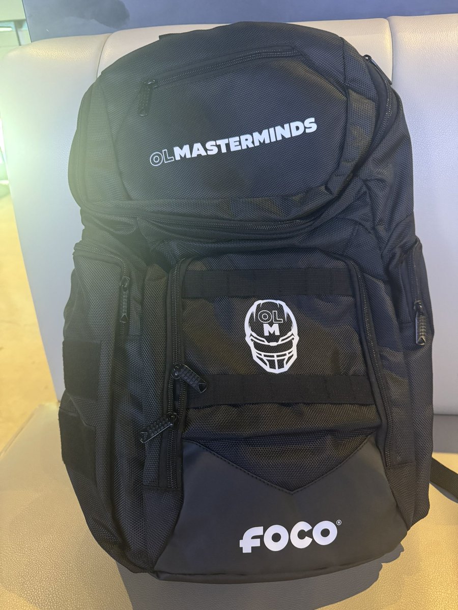 EricGalko's tweet image. Thank you to @BigDuke50 for having me at @OLMasterminds.
From all the discussion, film breakdowns, and life lessons, it’s the COMMUNITY that Duke has built that’s so special.
Lots of phone # exchanges and filled notebooks, myself included!
Another incredible event in Dallas!…