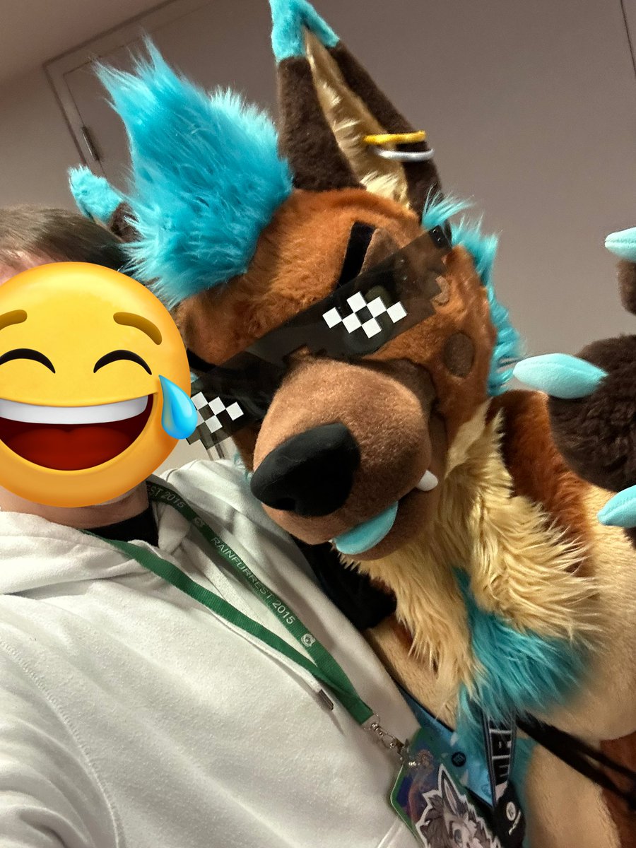 ColeWuff's tweet image. Anthrocon is over! 😭
Going to stream today at 2:00pst to recap my convention! ❤️
Come swing by twitch.tv/colewuff !