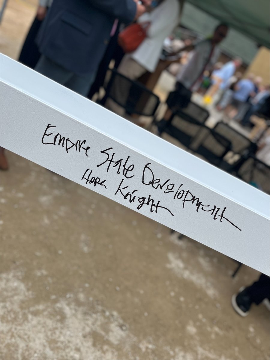 EmpireStateDev's tweet image. Empire State Development President, CEO & Commissioner Hope Knight joined @SkanskaUSA & @CSHL to celebrate the topping out of the new AIQB building. Backed by $55M from ESD, the project will drive breakthroughs in neuroscience, cancer biology & AI.